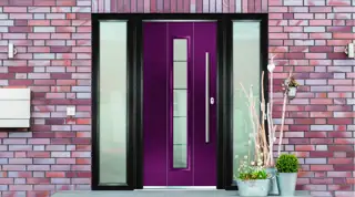 Canton Smooth door, pictured in Aubergine/Black