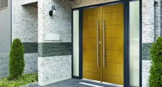 Monroe Grained door, pictured in Irish Oak/Anthracite Grey